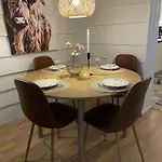 Lejlighed Very Centrally Located In With Free Parking