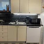 Very Centrally Located In With Free Parking Lejlighed
