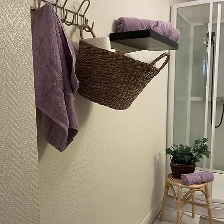 Very Centrally Located In With Free Parking Apartmán *