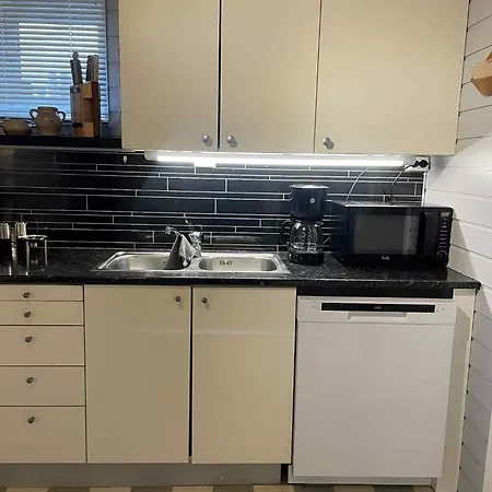 Very Centrally Located In With Free Parking Apartmán