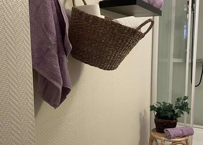 Very Centrally Located In With Free Parking Διαμέρισμα *