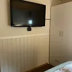 Διαμέρισμα Very Centrally Located In With Free Parking Τρόμσο
